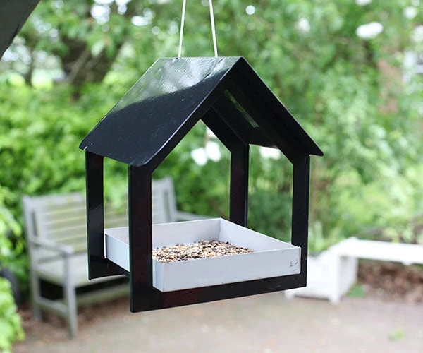 ESSCHERT DESIGN Steel Fly Through Hanging Bird Feeder 3 ESSCHERT DESIGN Steel Fly Through Hanging Bird Feeder